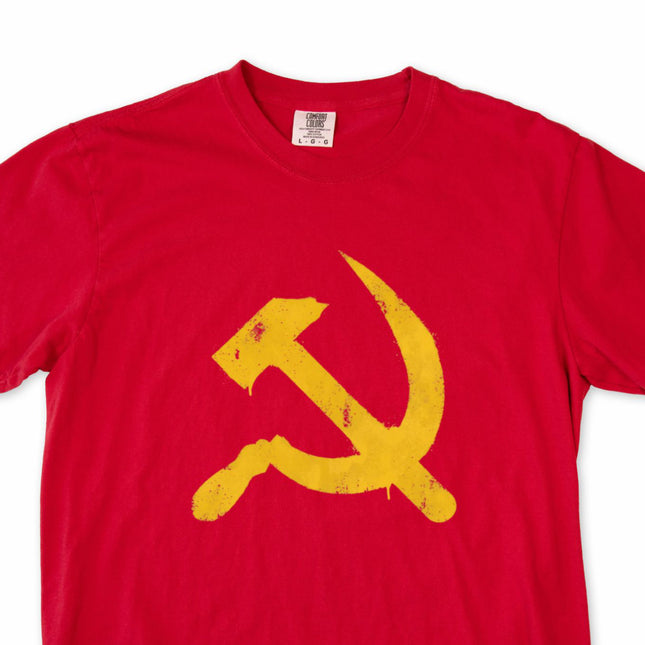Vintage distressed hammer and sickle symbol graphic t-shirt.